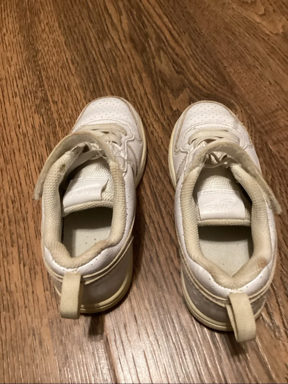 Nike Low White Basketball Shoes Size kids 11C